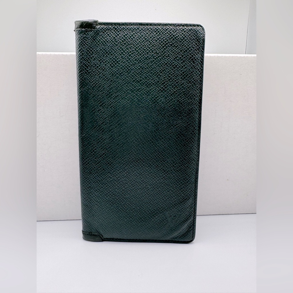 Louis Vuitton Taiga Porte-Barre Carte Credit Aldwaise Deep Green Rare Model